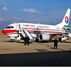 重庆机场货运航空快运业稳步发展的原因是什么？